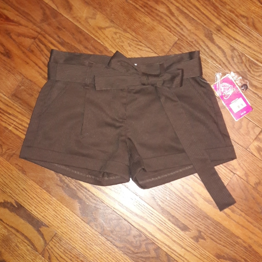 2/$5 NWT Candies Vintage Voyage Brown Shorts